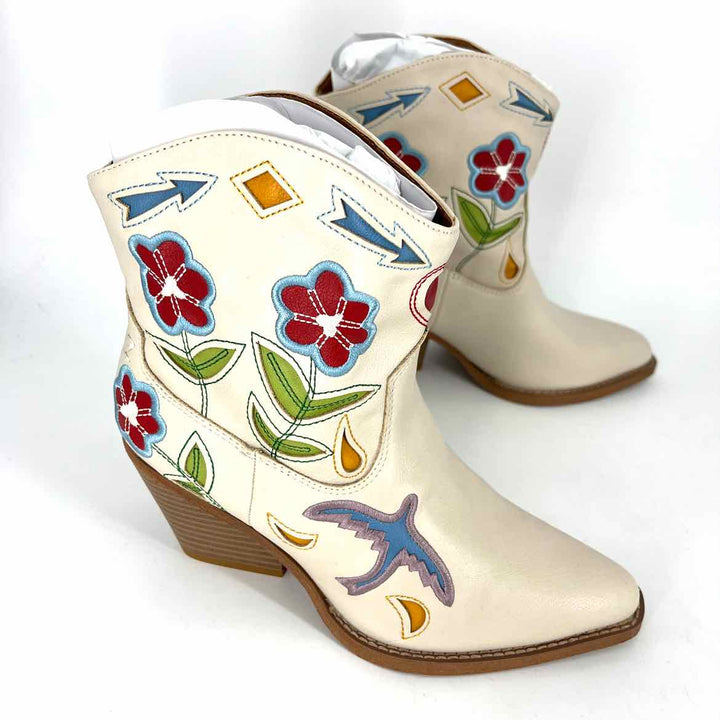 Shoe Size 5 Ivory Boots