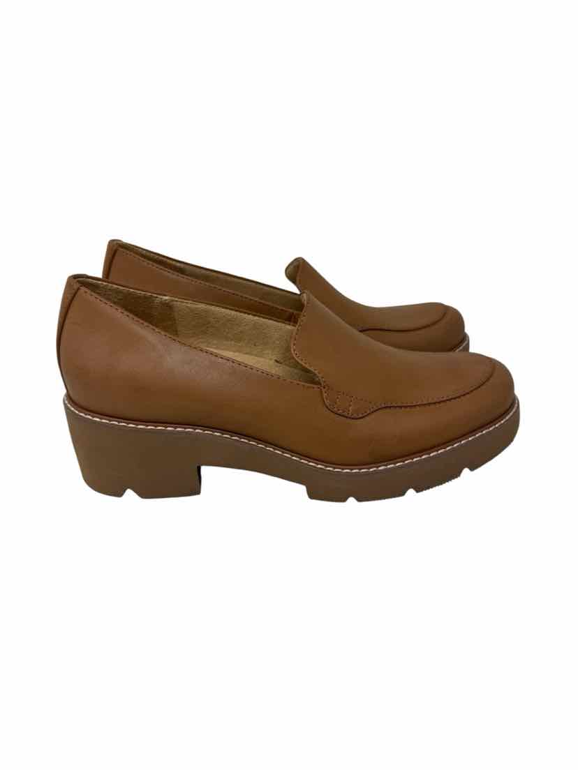 Shoe Size 8.5 Naturalizer Tan Loafers