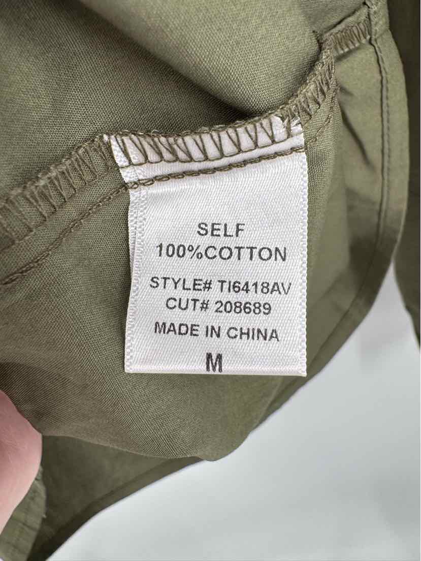 Size M AVARA Olive Shirt