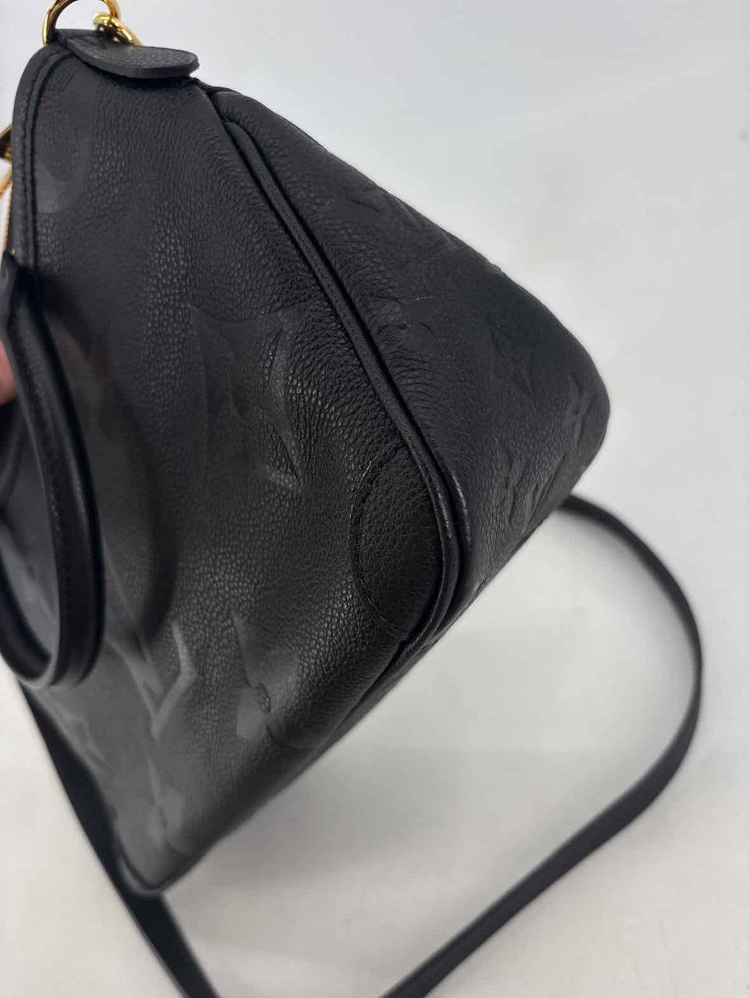 LOUIS VUITTON BLACK PURSE