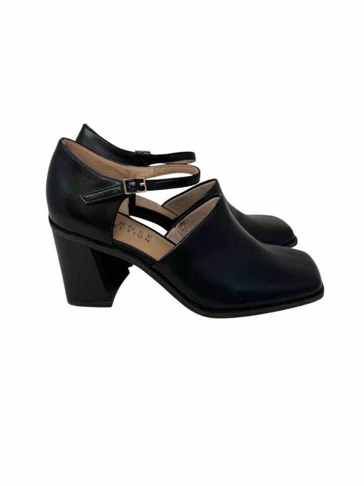 Shoe Size 6.5 Black Pumps