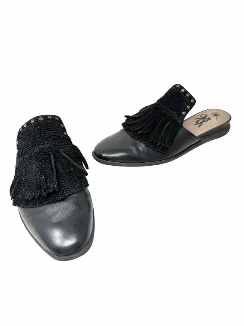 Shoe Size 8 OTBT Black Leather Flats