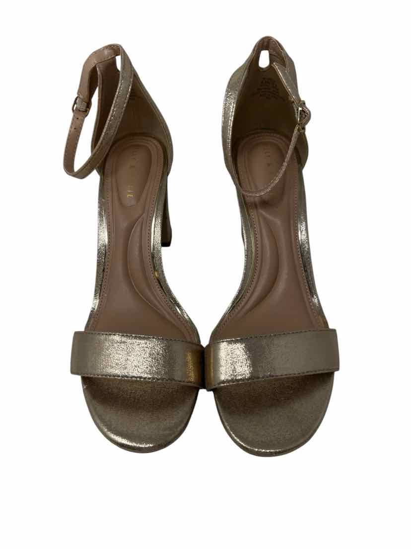 Shoe Size 8.5 KELLY & KATIE Gold Leather Pumps