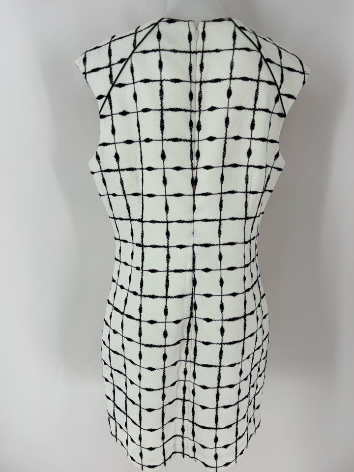 Size 14 Badgley Mischka Black/White Dress