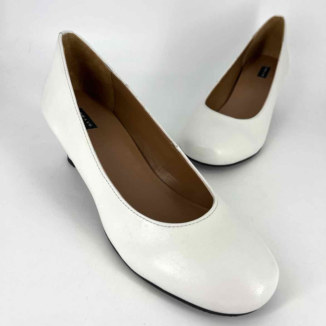 Shoe Size 9.5 White Leather Pumps