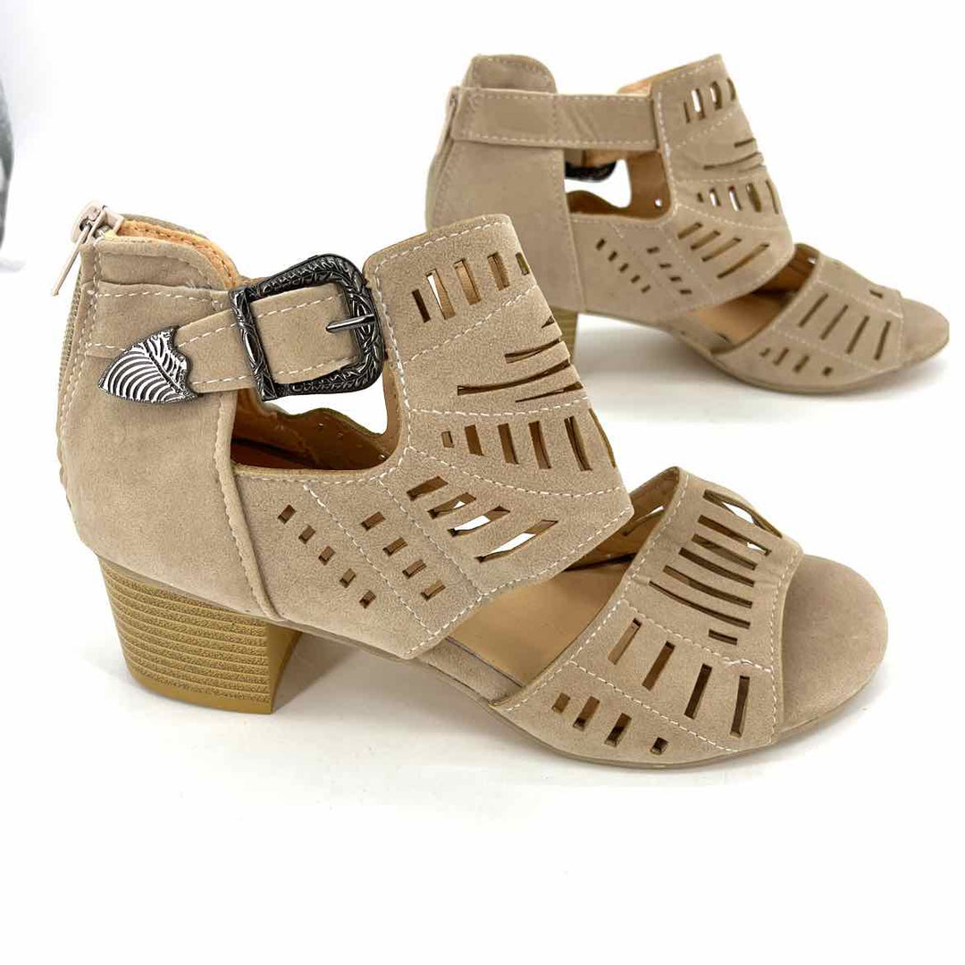 Shoe Size 39 Tan Sandals