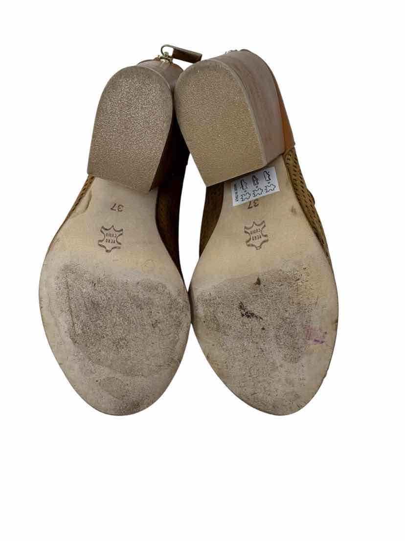 Shoe Size 37 Tan Leather Pumps