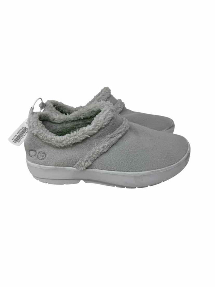 Shoe Size 8 OOFOS Gray Flats