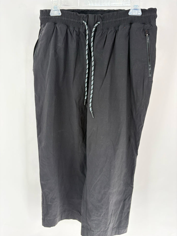 Size 12 Athleta Black Capri