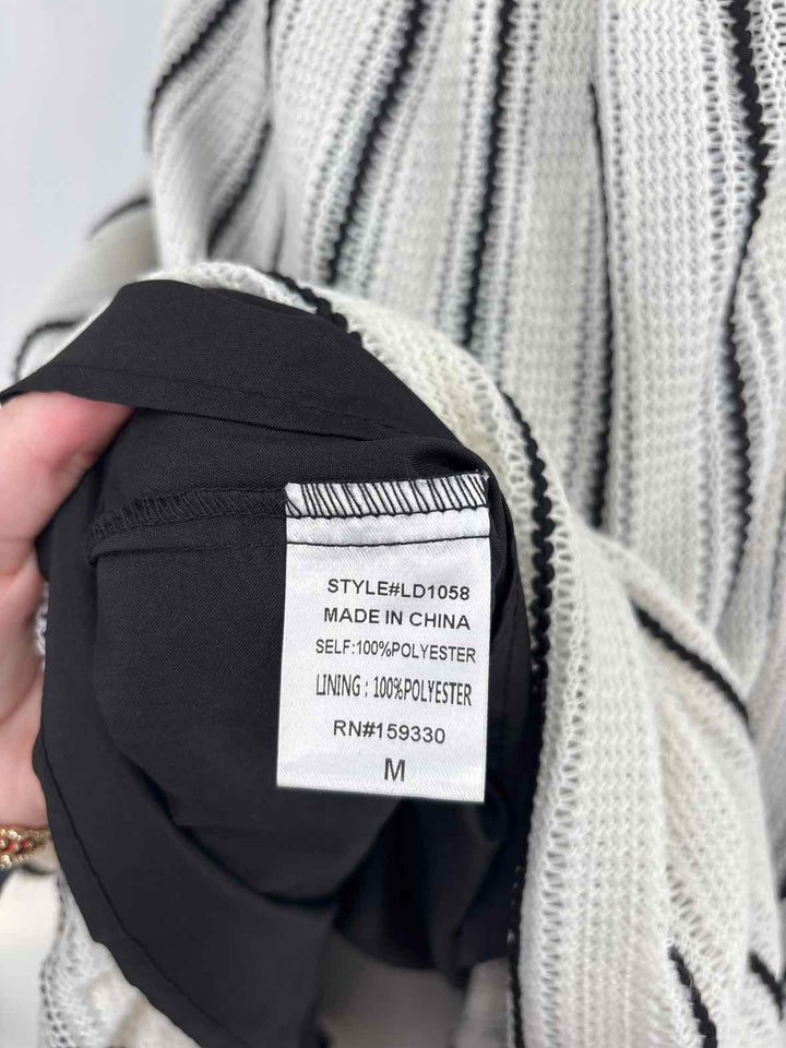Size M Black/White Dress