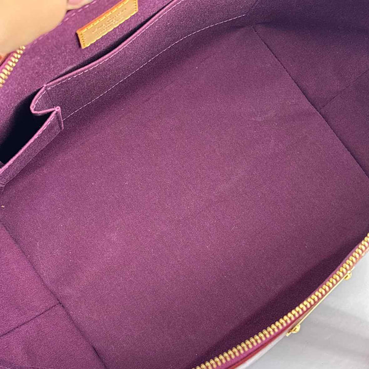 Louis Vuitton Luxury - Purse