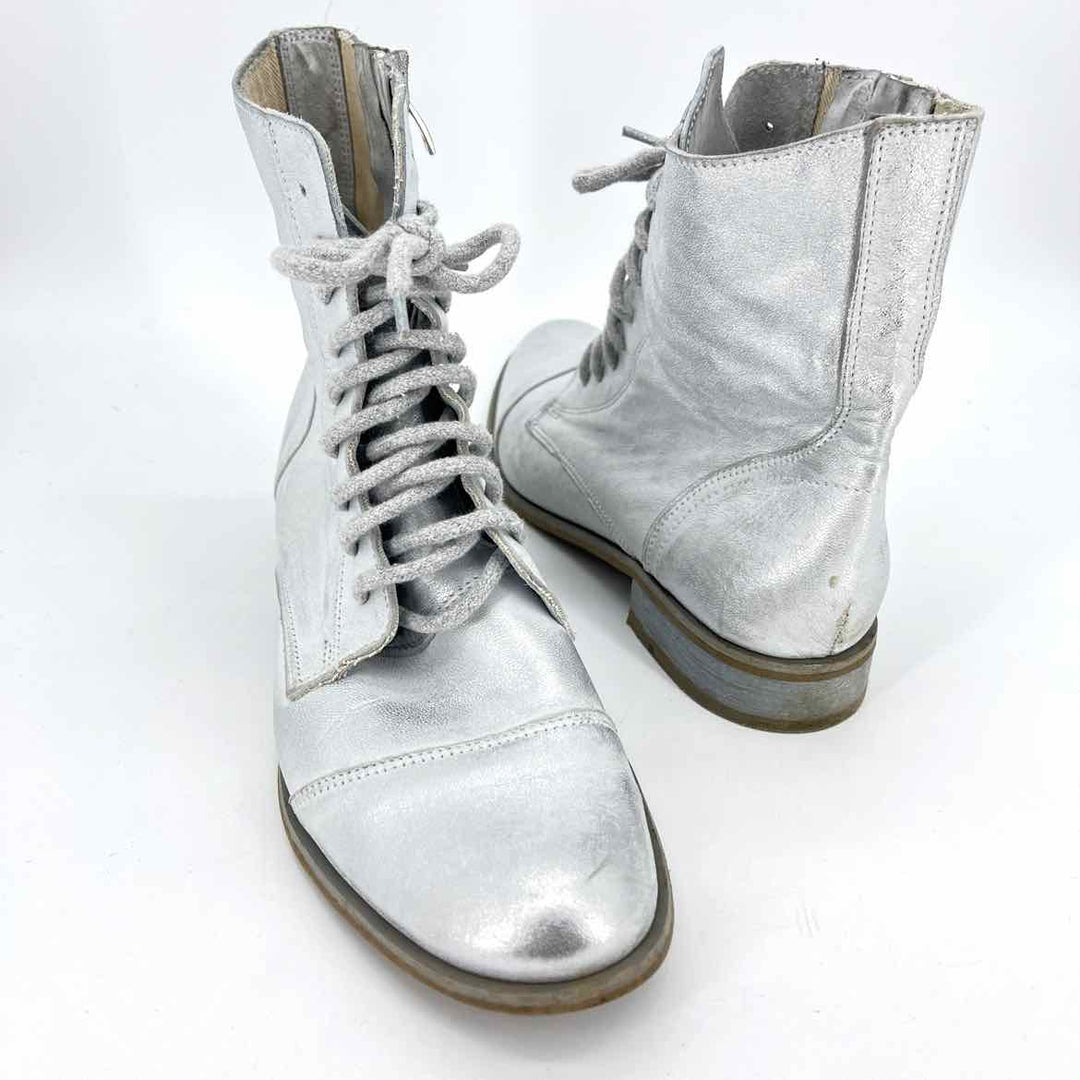 Shoe Size 38 Silver Leather Boots