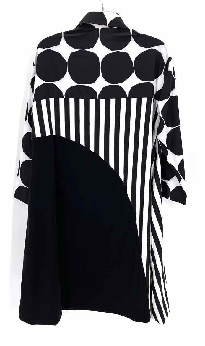Size M Black/White Dress