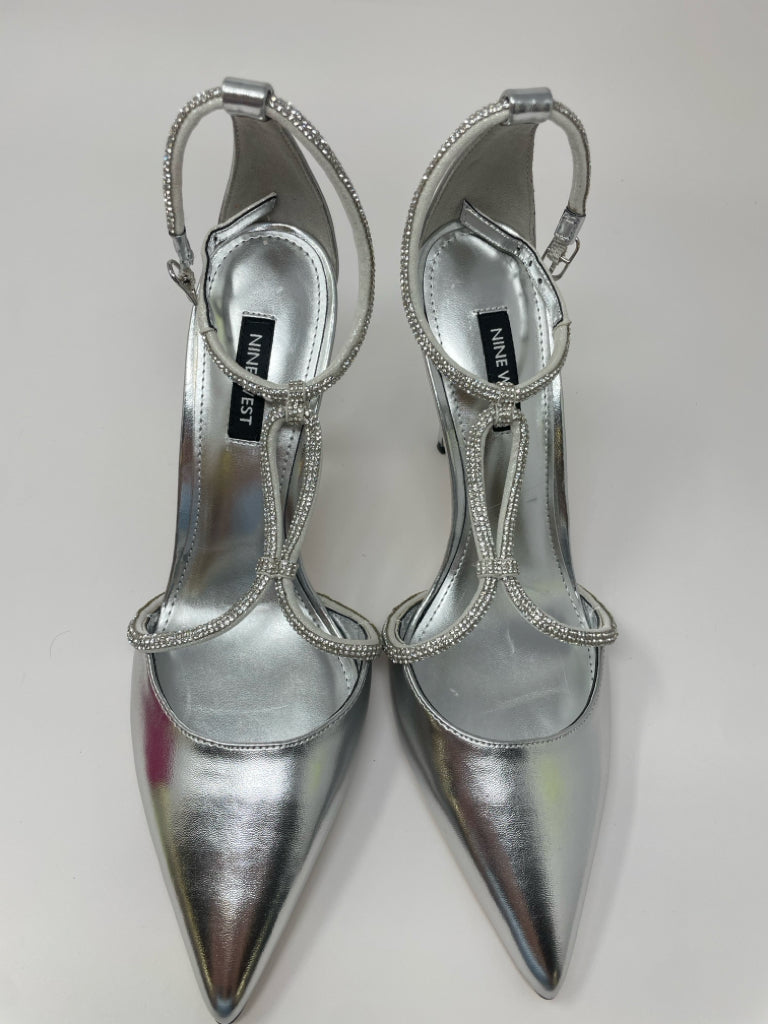 Shoe Size 8.5 Nine West Silver Pumps