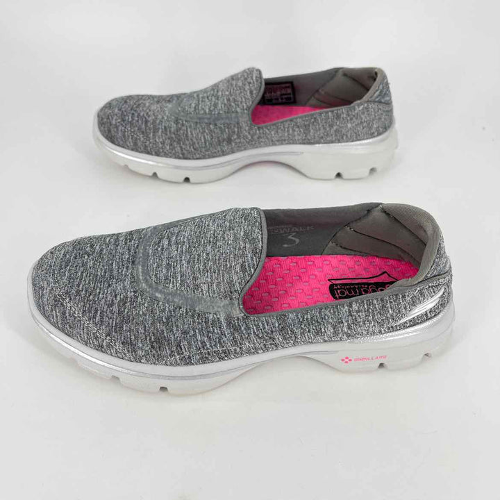 Shoe Size 6 Sketchers Gray Flats