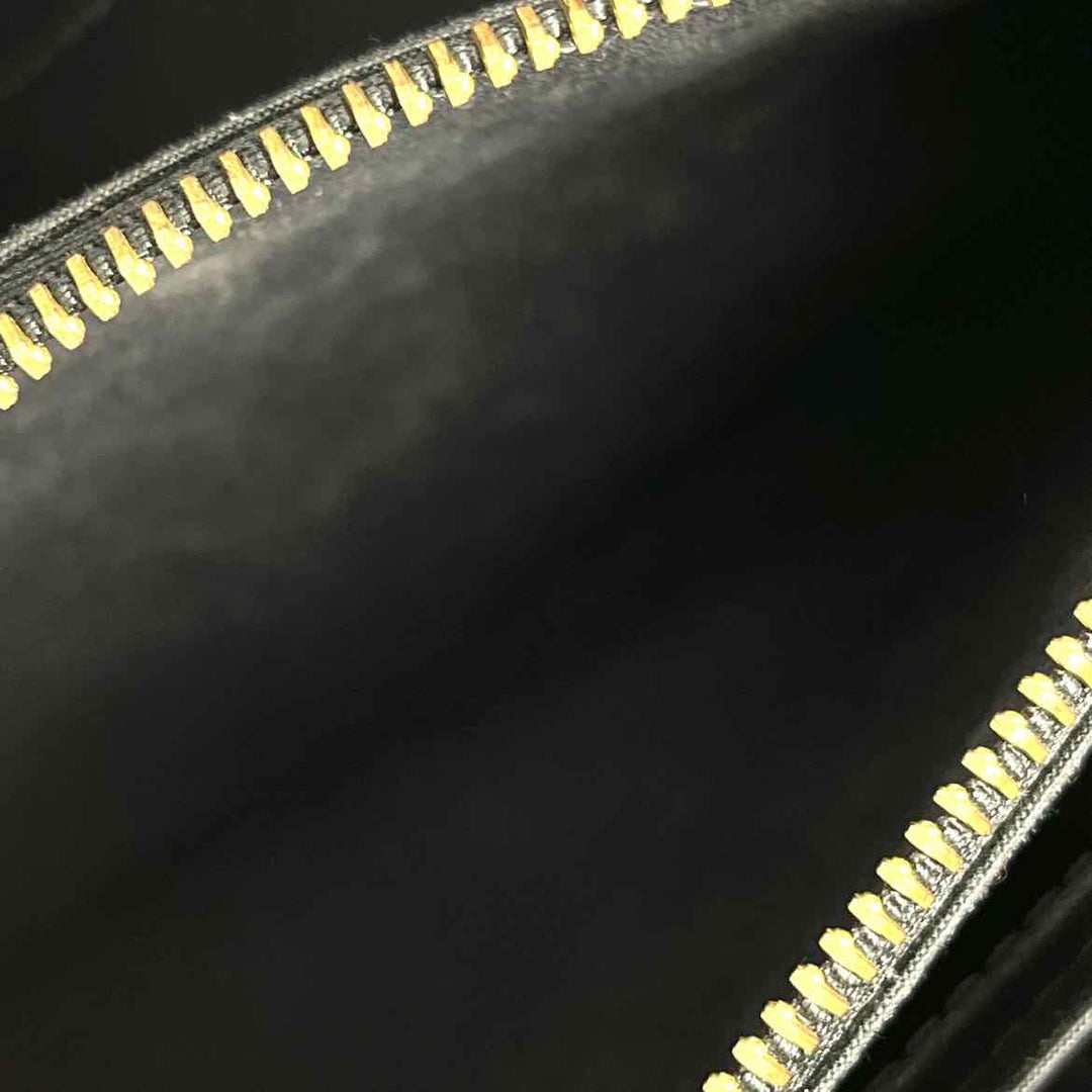 Louis Vuitton Luxury - Purse