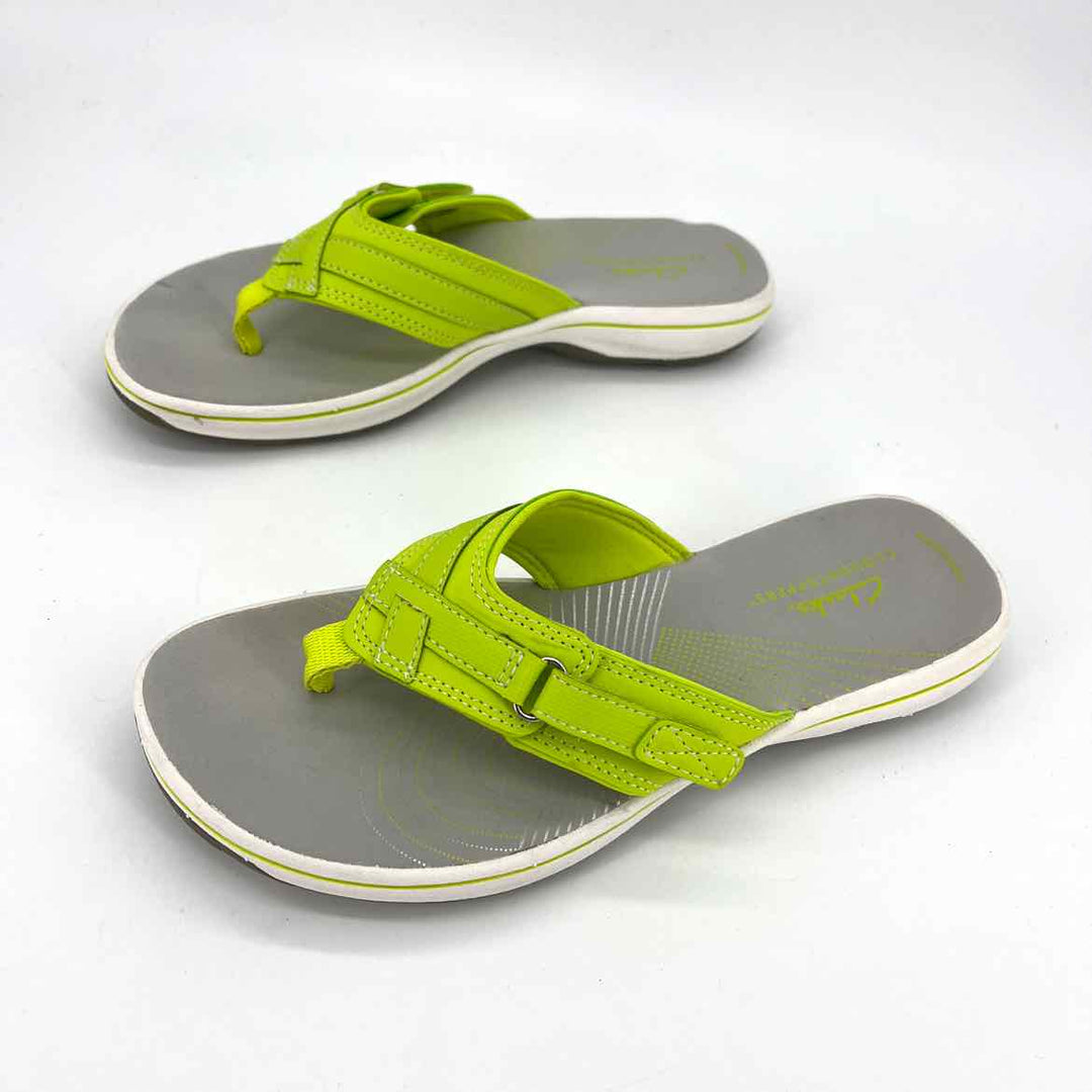Shoe Size 7 CLARKS Green Sandals