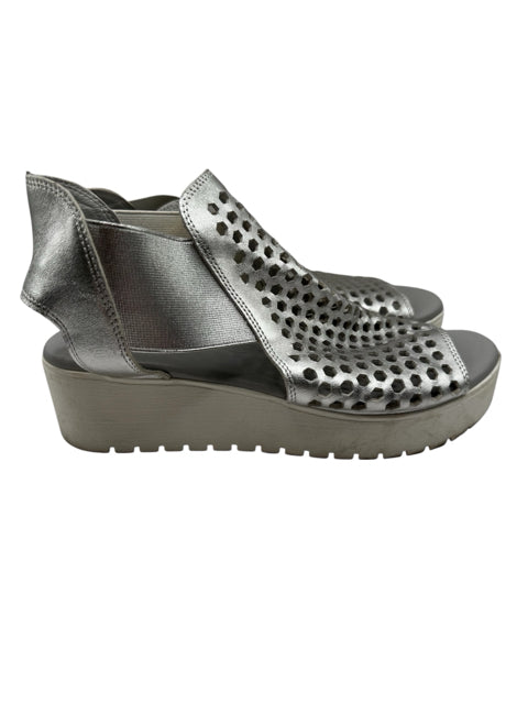 Shoe Size 8 Silver Sandals