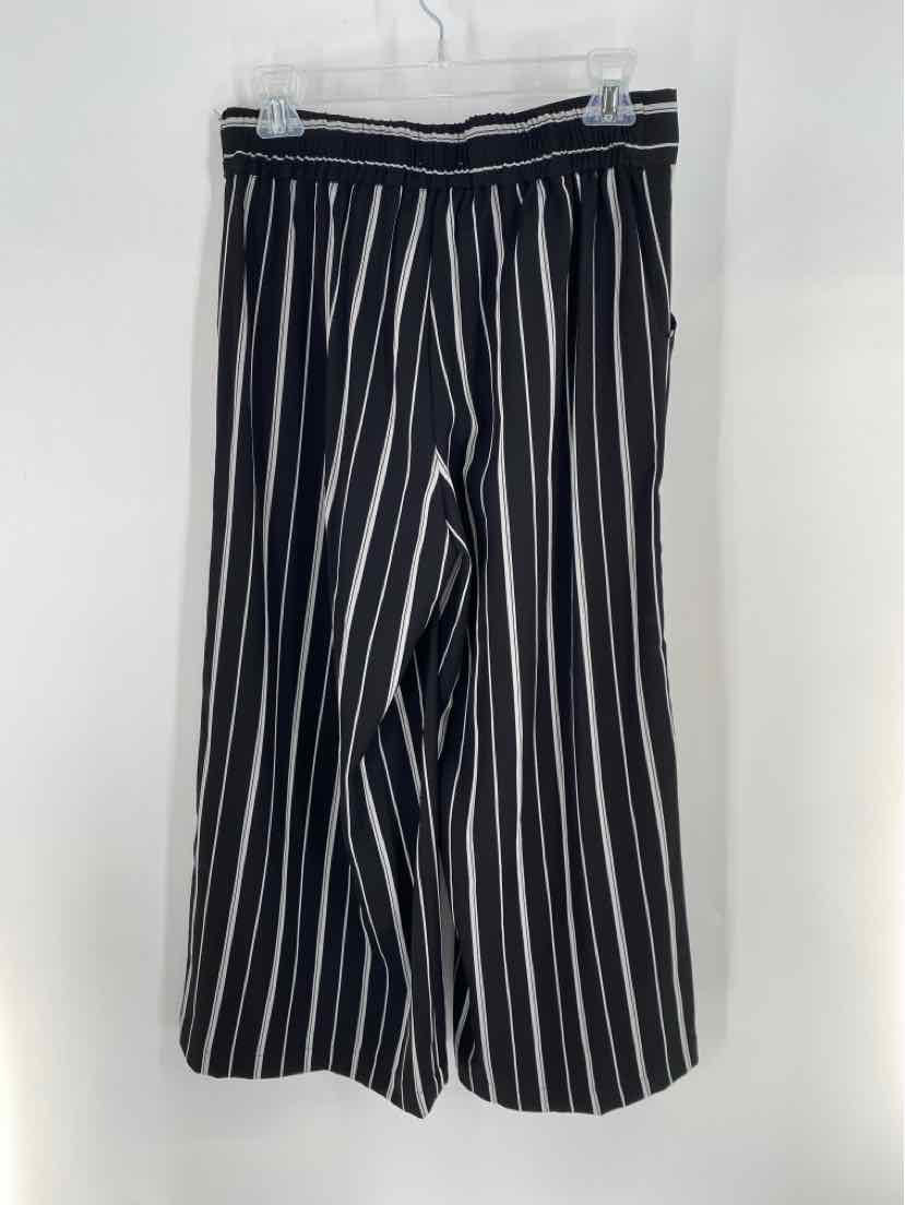 Size S MAX STUDIO Black Capri