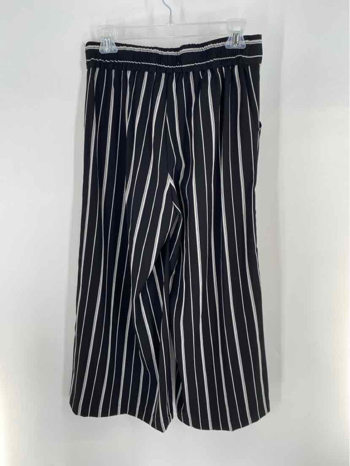 Size S MAX STUDIO Black Capri