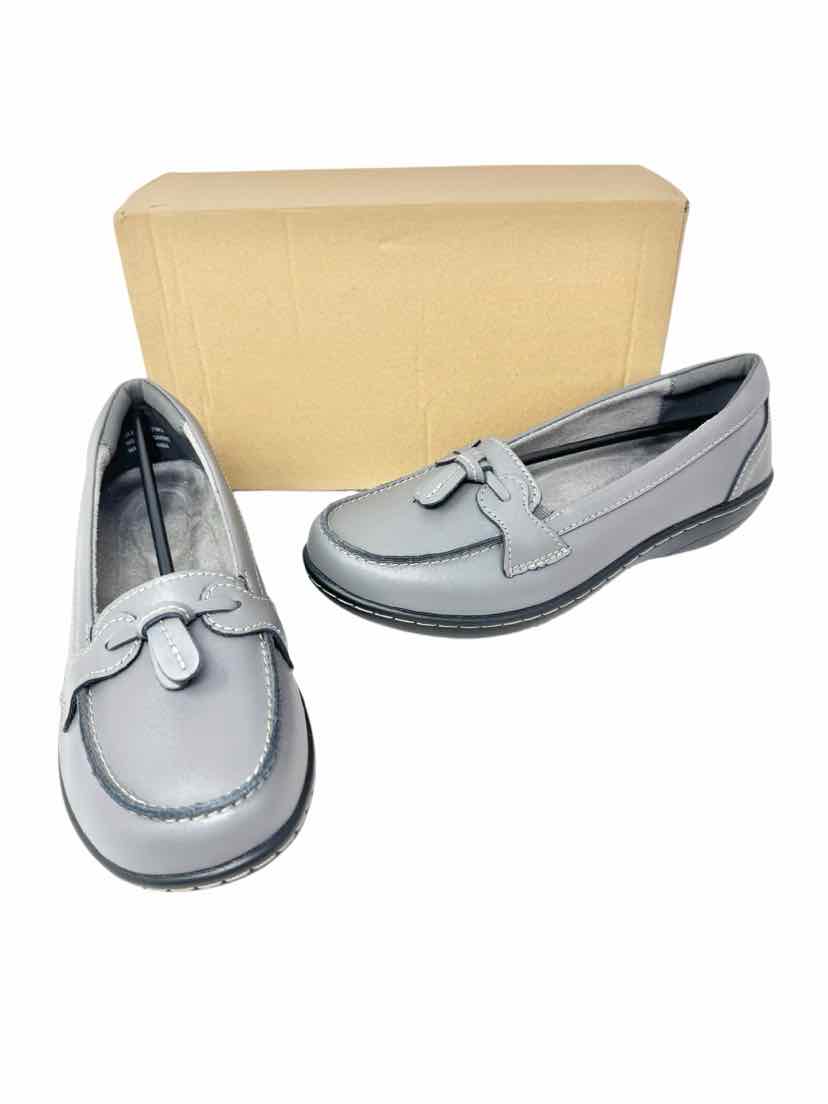 Shoe Size 8 Gray Flats