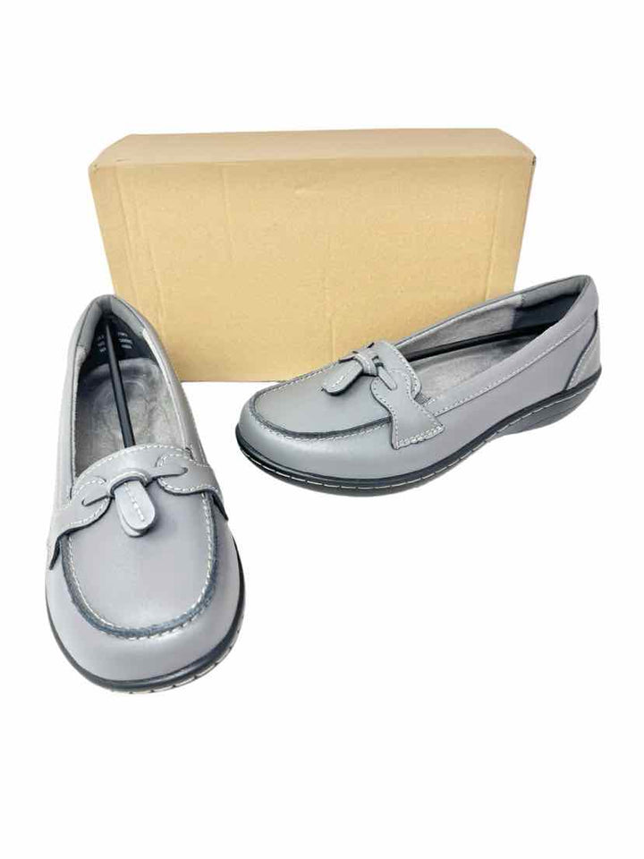 Shoe Size 8 Gray Flats