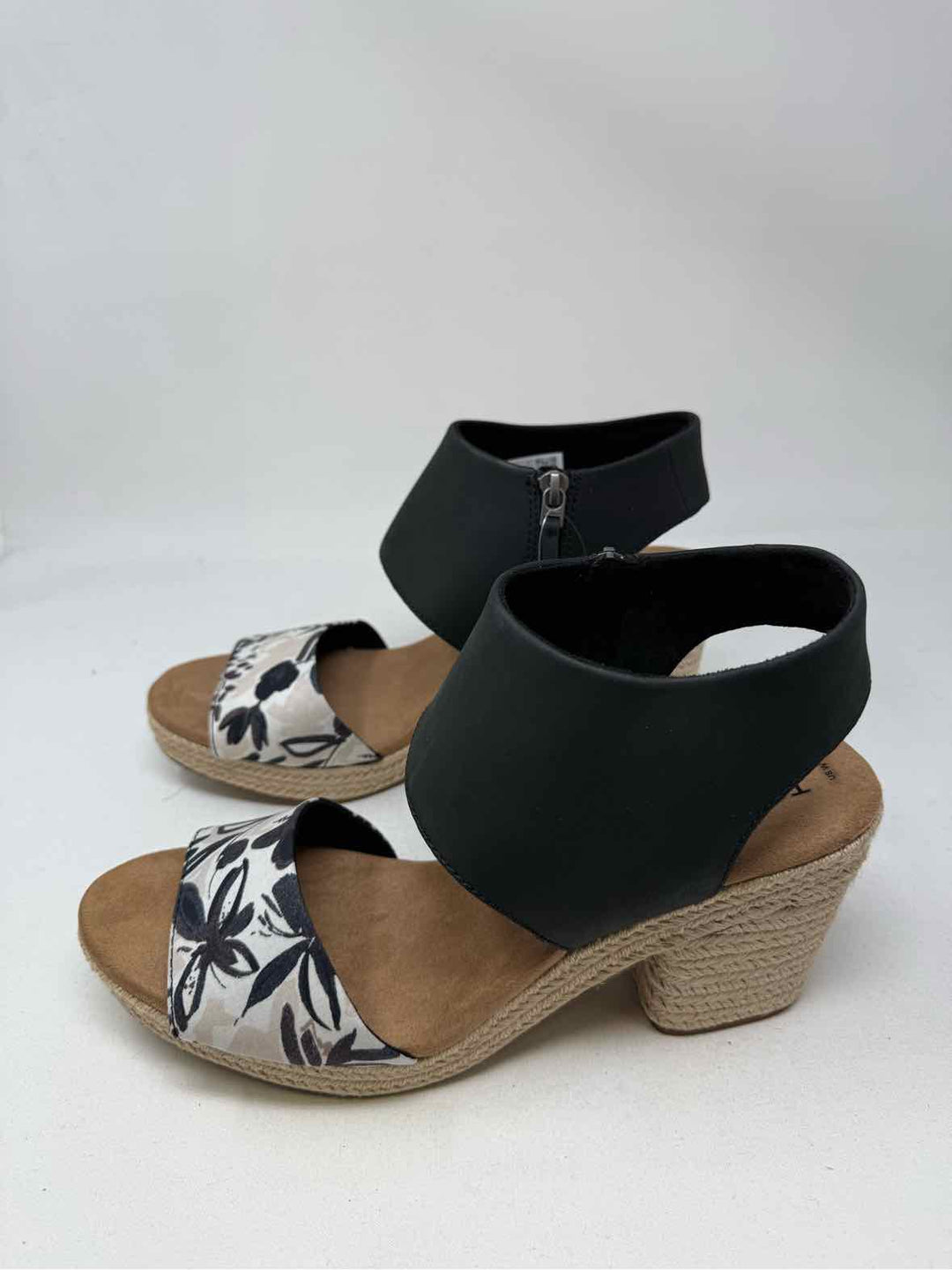 Shoe Size 11 Toms Black Print Sandals