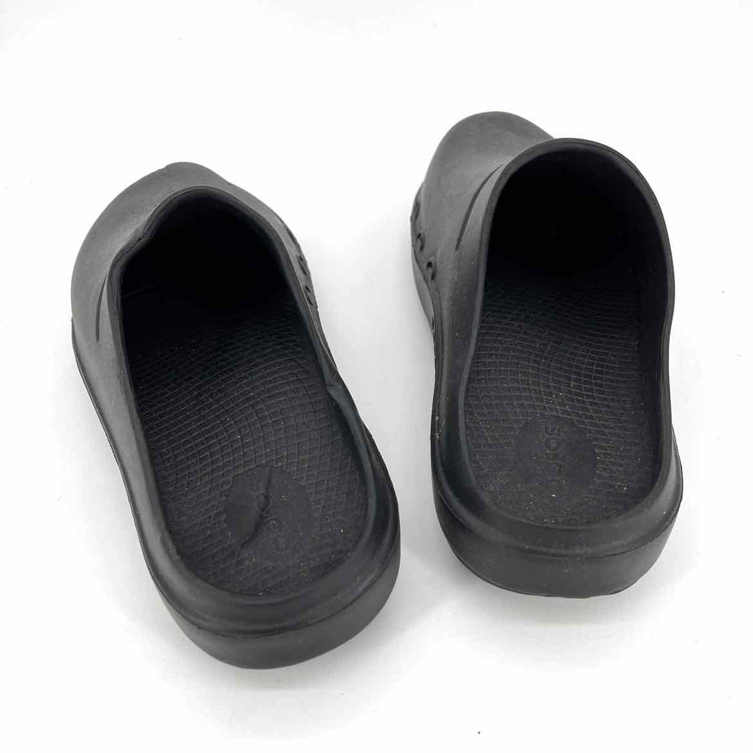 Shoe Size 9 OOFOS Black Clogs