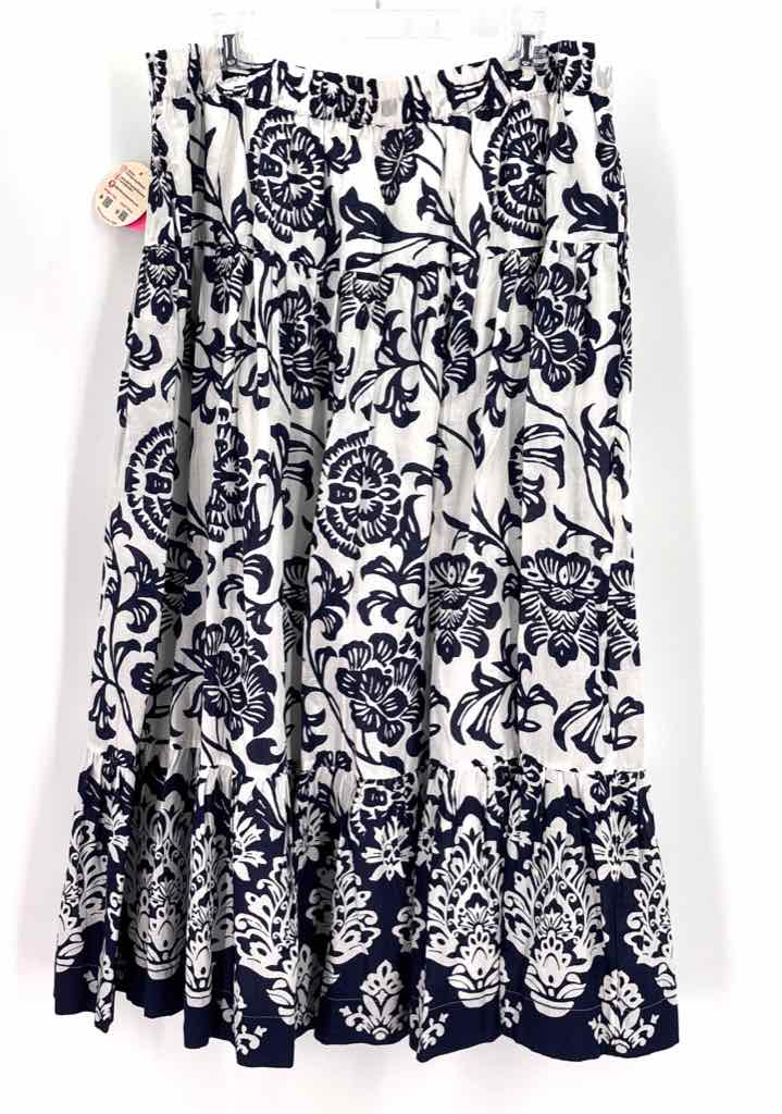 Size L SOFT SURROUNDINGS White Skirt Suit