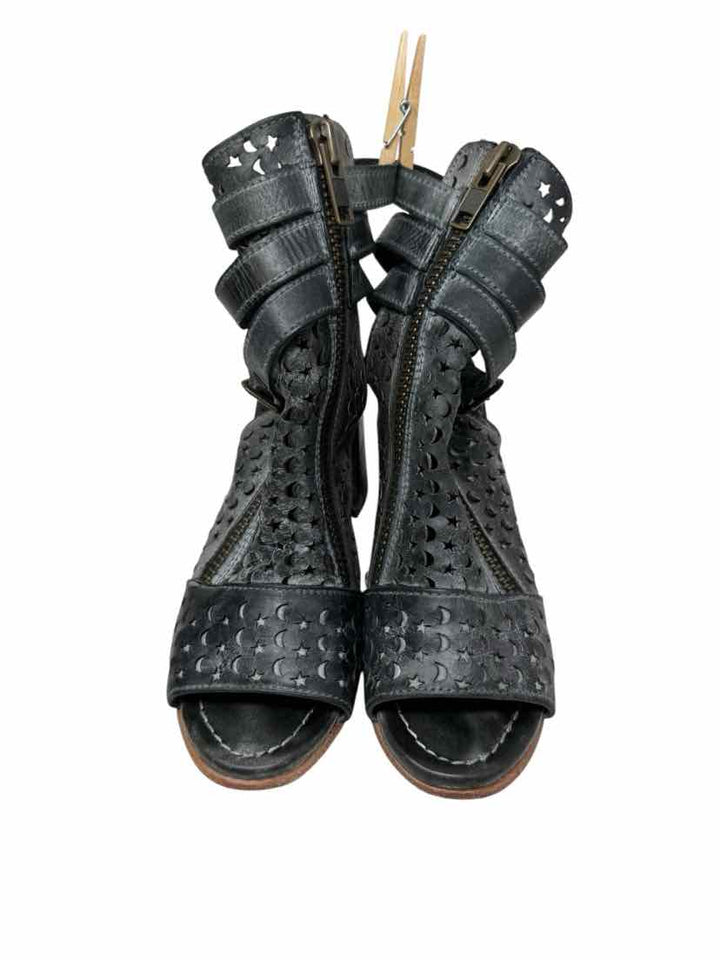 Shoe Size 8 FREEBIRD Black Leather Pumps