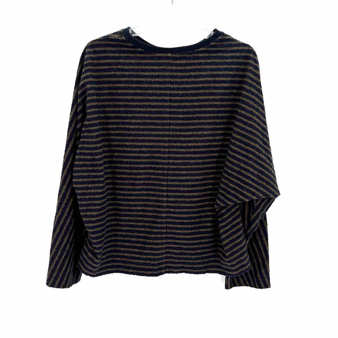 Size M Navy Shirt