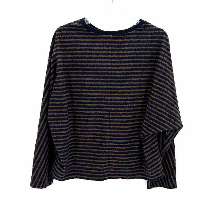Size M Navy Shirt