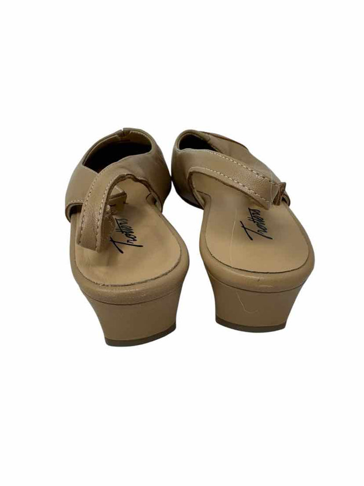 Shoe Size 7.5 TROTTERS Tan Leather Pumps