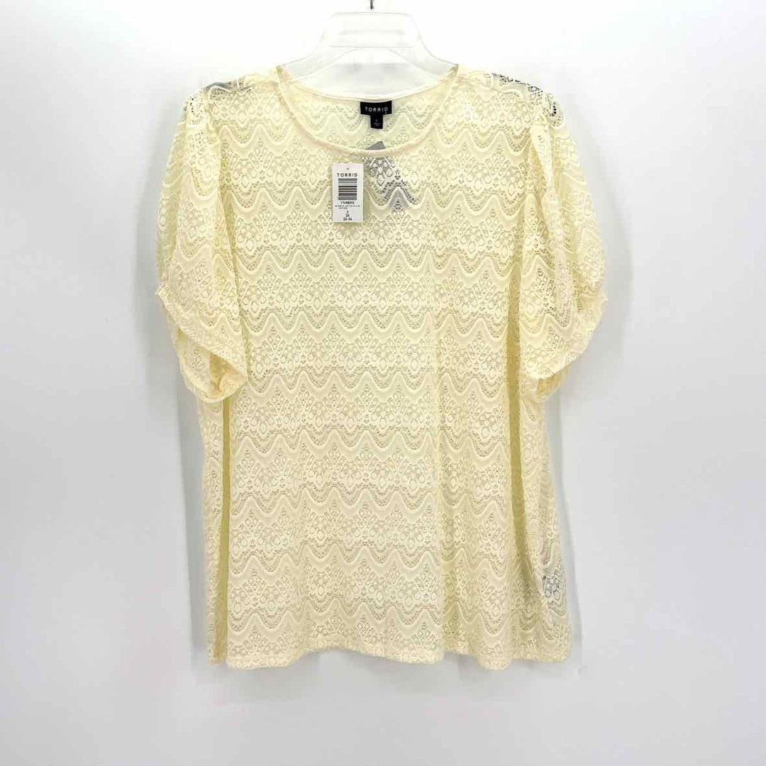 Size 22/24 Torrid Pale Yellow Lace Shirt