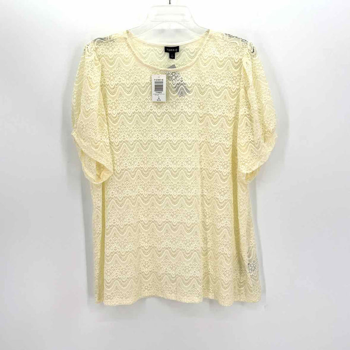 Size 22/24 Torrid Pale Yellow Lace Shirt