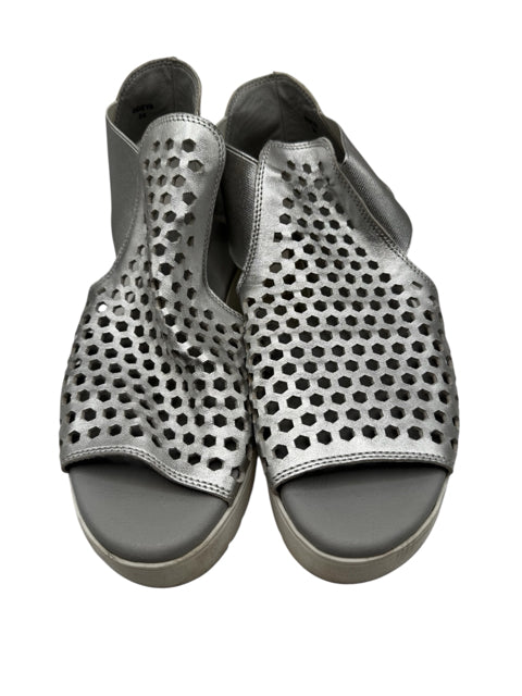 Shoe Size 8 Silver Sandals