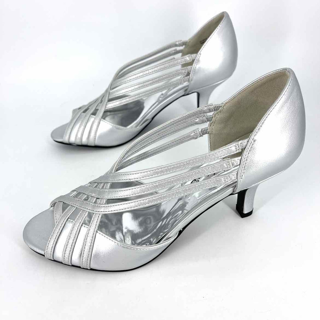 Shoe Size 9 Silver Faux Leather Pumps