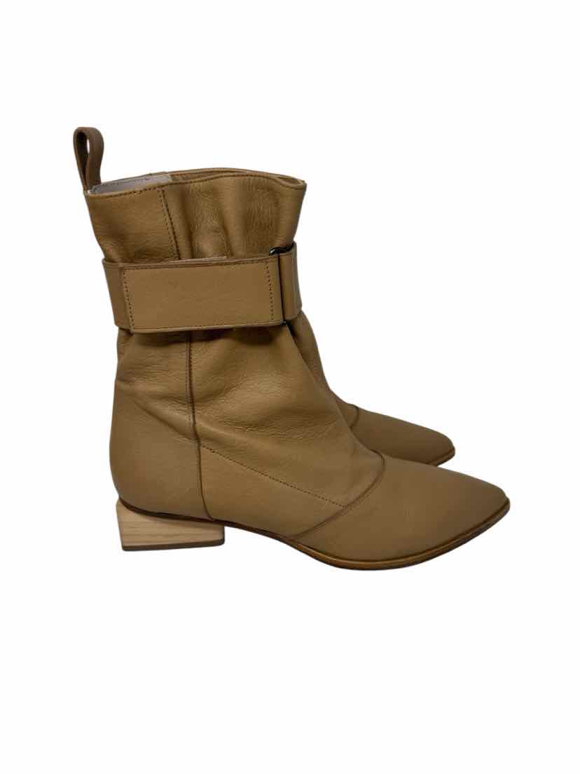 Shoe Size 39.5 Beige Leather Boots