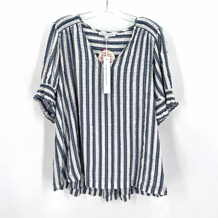 Size 1X White Shirt