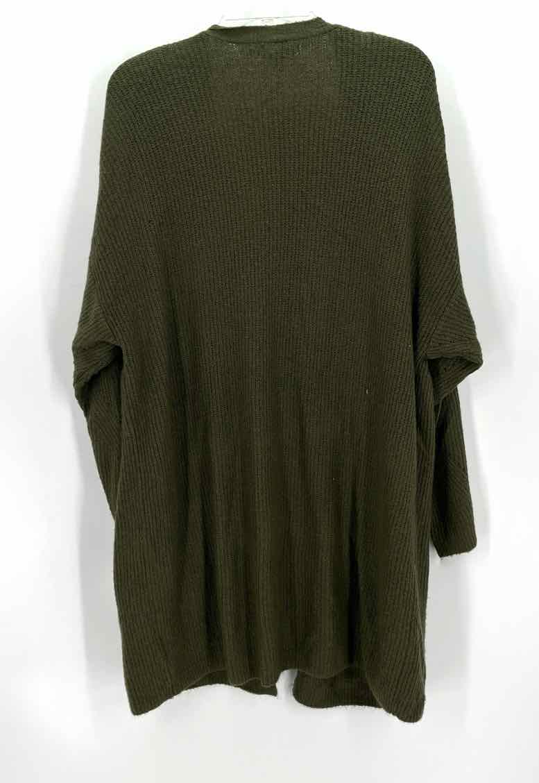 Size M AMERICAN EAGLE Olive Knit Sweater
