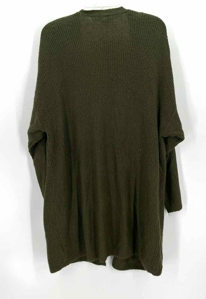 Size M AMERICAN EAGLE Olive Knit Sweater
