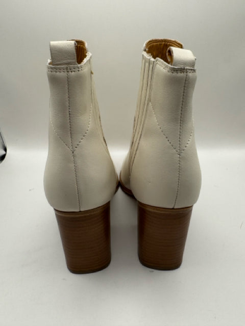 Shoe Size 9 MARC FISHER White Boots