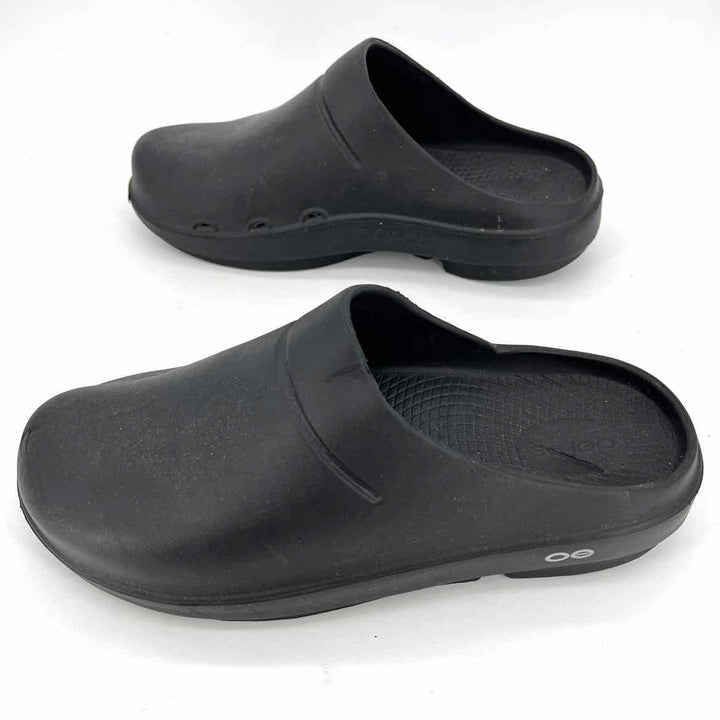 Shoe Size 9 OOFOS Black Clogs