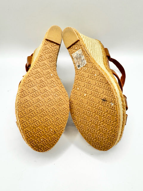 Shoe Size 7 White House Black Market Tan Sandals