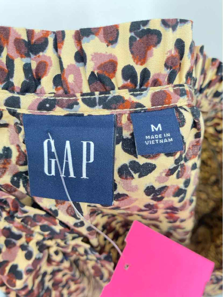 Size M GAP Multi-Color Shirt