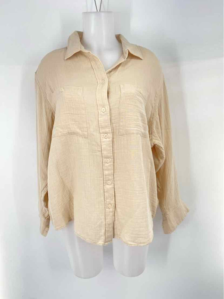 Size M GAP Tan Shirt
