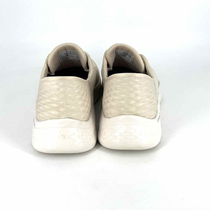 Shoe Size 8 Sketchers Cream Knit Sneakers