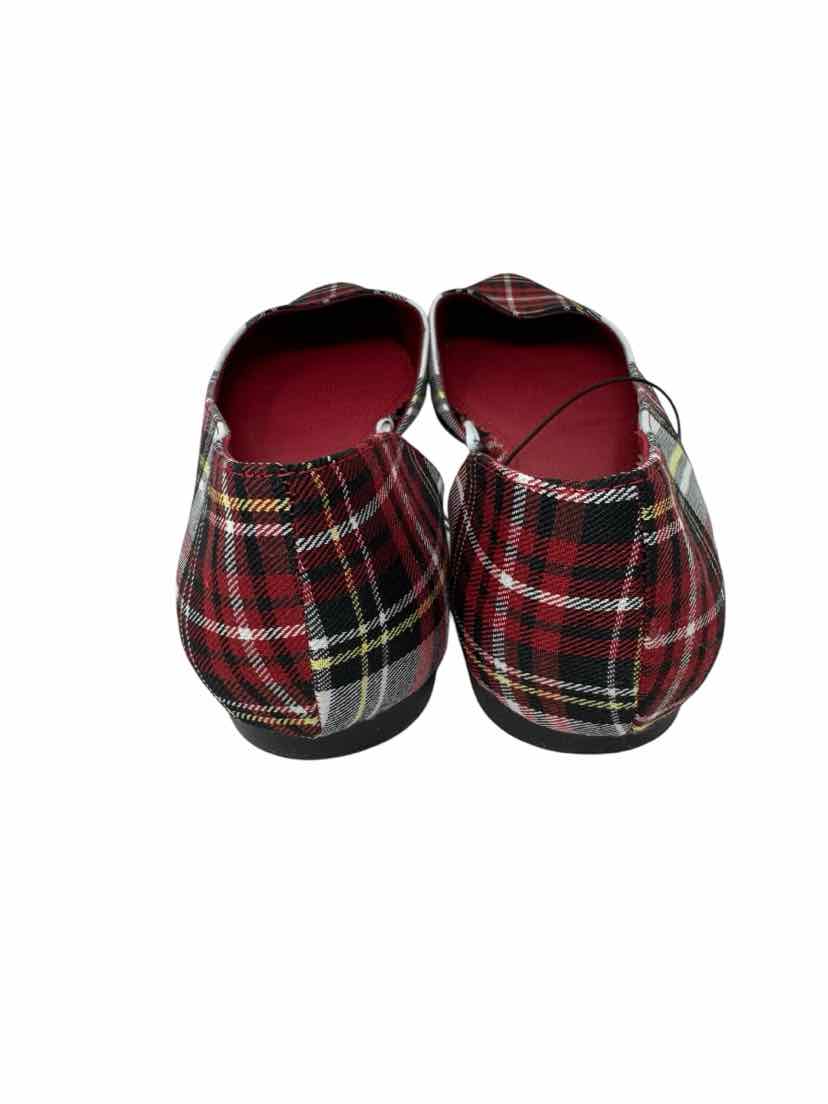 Shoe Size 9 ISSAC MIZRAHI Red Flats