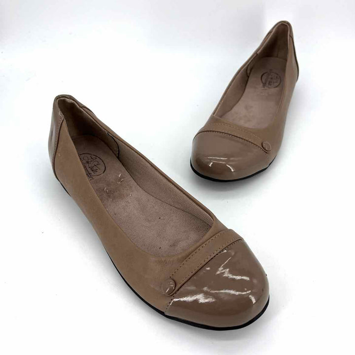 Shoe Size 9 LIFE STRIDE Taupe Faux Leather Flats