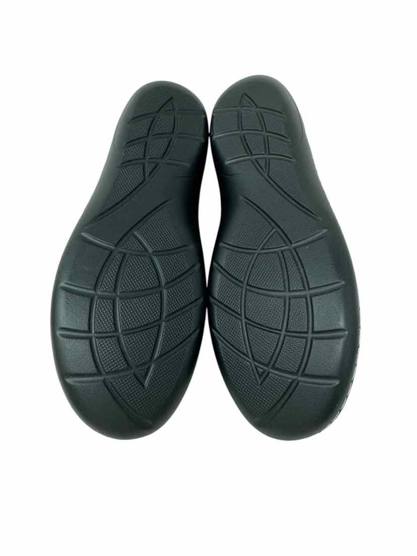 Shoe Size 8 Gray Flats